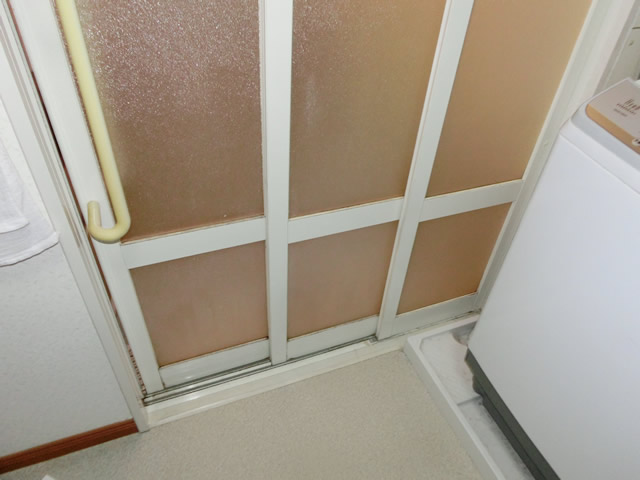 浴室引戸の樹脂パネル修理　交換　名古屋市中川区
